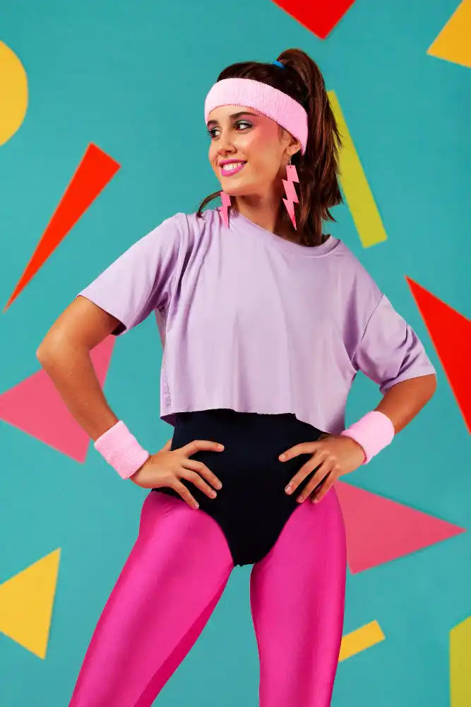 Femme en tenue de sport des années 1980.