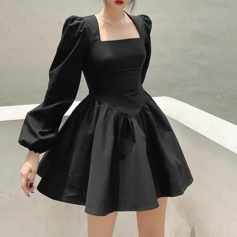 Petite robe noire années 80 - robe-annees-80