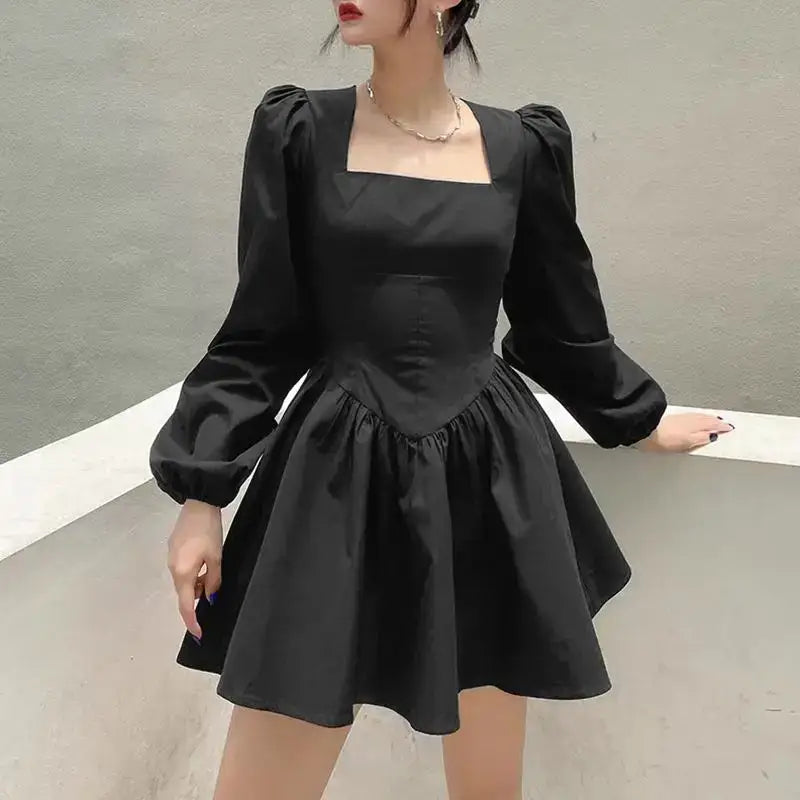 Petite robe noire années 80 - robe-annees-80